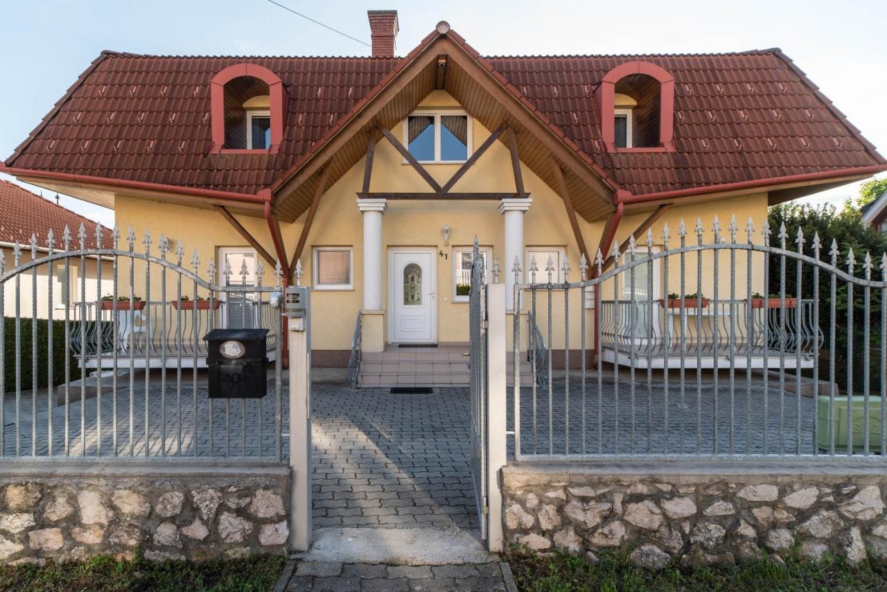 Lena Apartman Hévíz 外观 照片